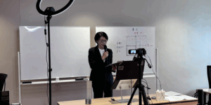 講義をする講師の様子