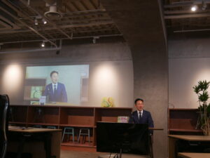 講義中の白井健太郎氏の写真